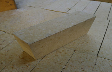 Brique réfractaire à usage moyen en céramique formée de briques réfractaires de four à tunnel