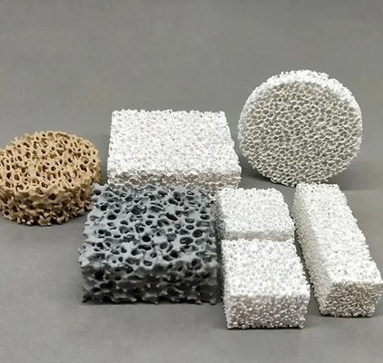 Filtre à mousse en céramique d'alumine à haute poreuse réfractaire Filtres en céramique de zirconium pour fonderie