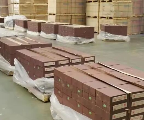 Magnésite de haute pureté 98% MgO Briques réfractaires de magnésium brûlées mortes Briques de magnésium pour les fours à ciment