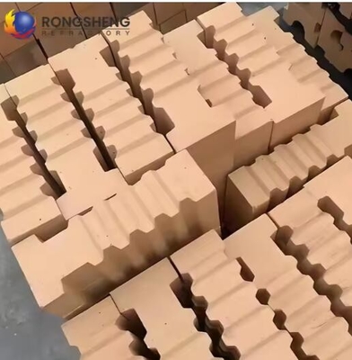 Briques à feu suspendu pour four industriel Excellente résistance aux chocs thermiques Réfractaire à haute teneur en aluminium Briques d'ancrage pour poêle chaud