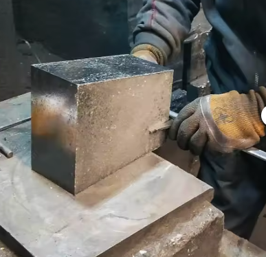 Chine Prix d'usine Briques de magnésium de carbone de haute qualité Fours de fusion de fer stockés Briques de magnésium de carbone réfractaires