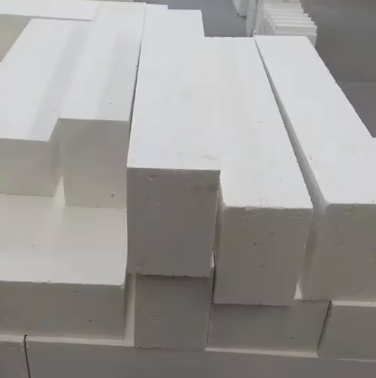 Rongsheng High Alumina Corundum Mullite Brick Bricks réfractaires de revêtement pour les fours à verre, les fours à ciment et l'industrie sidérurgique