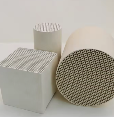 Nouveau substrat de catalyseur en céramique cordiérite-corindon à haute efficacité pour la purification des gaz organiques résiduaires